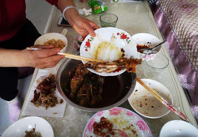 Cả nhà 3 người cùng mắc ung thư dạ dày vì thói quen tiết kiệm nhiều người giữ- Ảnh 2.