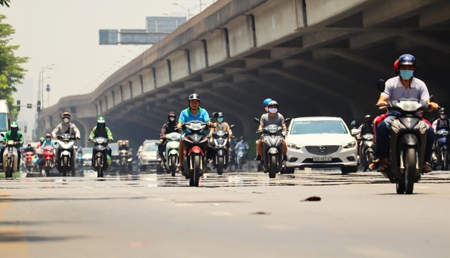 Miền Bắc mưa to hết đêm nay, ngày mai thời tiết thay đổi hoàn toàn- Ảnh 1.