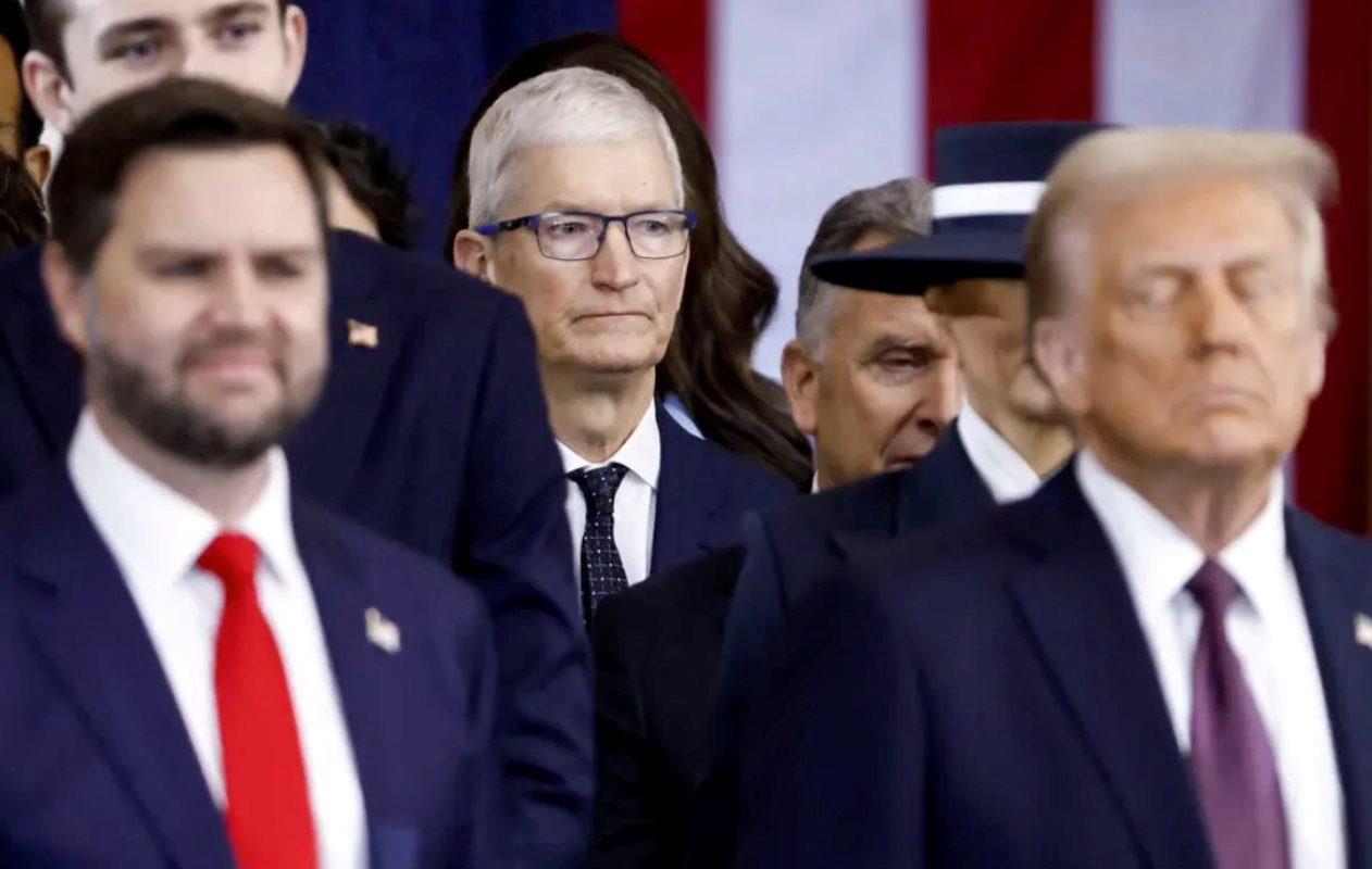 Chưa từng có: Apple tất tay chi 600 tỷ USD đặt cược sản xuất tại Mỹ, 20.000 nhân tài sẽ được chiêu mộ suốt 4 năm- Ảnh 2. Chưa từng có: Apple tất tay chi 600 tỷ USD đặt cược sản xuất tại Mỹ, 20.000 nhân tài sẽ được chiêu mộ suốt 4 năm- Ảnh 2.