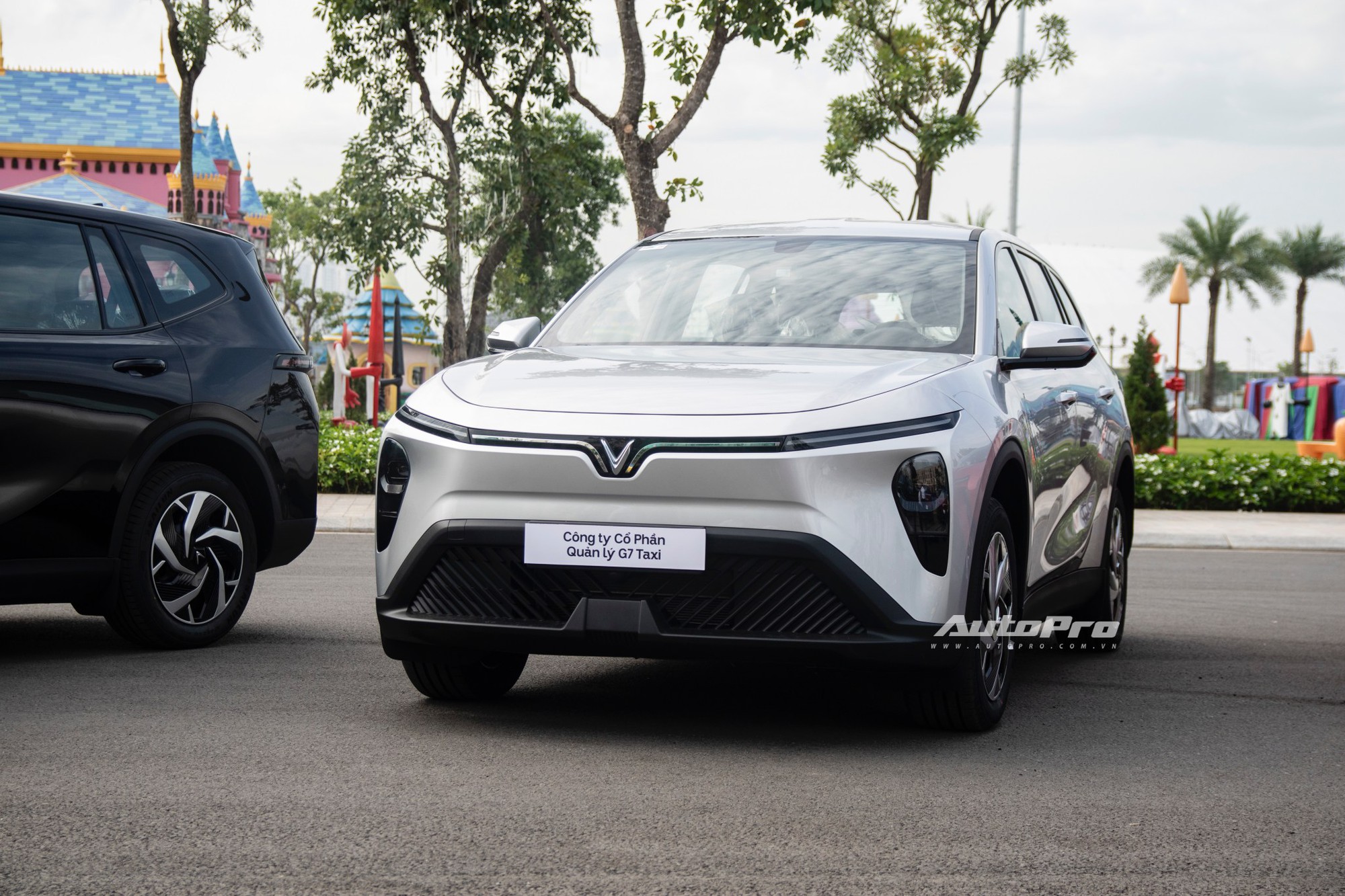 Nuôi xe VinFast Limo Green và Mitsubishi Xpander: Mua xe điện tốn nhiều hơn 12 triệu đồng nhưng chạy dịch vụ có thể tiết kiệm 171 triệu đồng/năm- Ảnh 1.