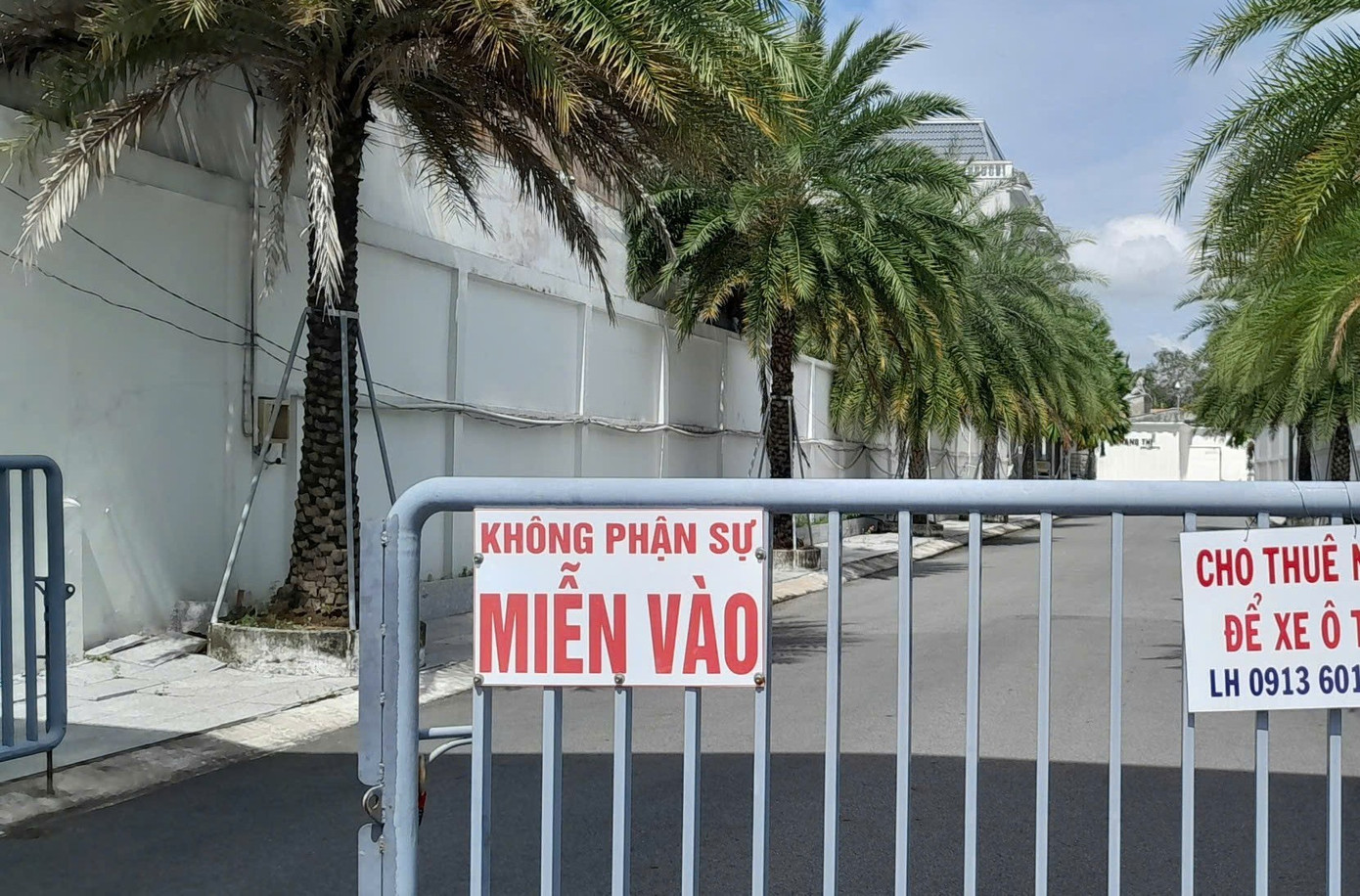 Cận cảnh 42 căn nhà liền kề xây không phép, chủ đầu tư 'biến mất'- Ảnh 11. Cận cảnh 42 căn nhà liền kề xây không phép, chủ đầu tư 'biến mất'- Ảnh 11.