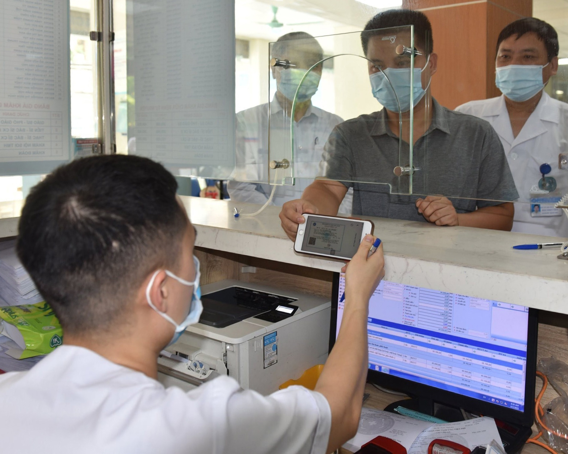 Từ 15/8, thông tin trên thẻ BHYT có sự thay đổi, người dân cần nắm rõ- Ảnh 2.