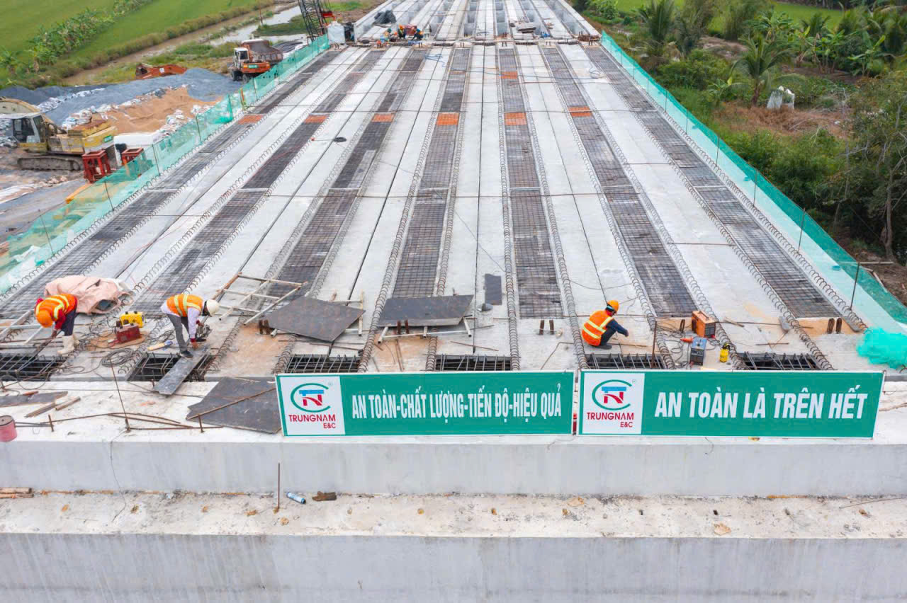 Cao tốc Châu Đốc - Cần Thơ - Sóc Trăng đảm bảo thông xe kỹ thuật vào cuối năm- Ảnh 1.