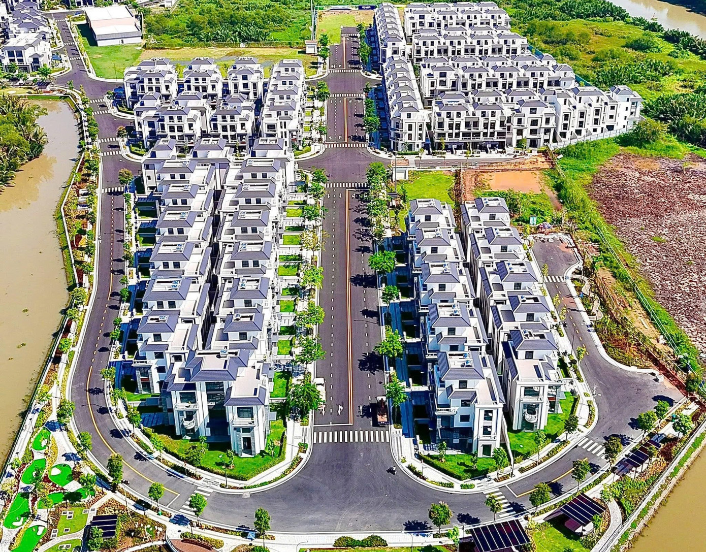 Giá biệt thự ở TPHCM chạm ngưỡng gần 1 tỷ đồng/m2- Ảnh 2. Giá biệt thự ở TPHCM chạm ngưỡng gần 1 tỷ đồng/m2- Ảnh 2.