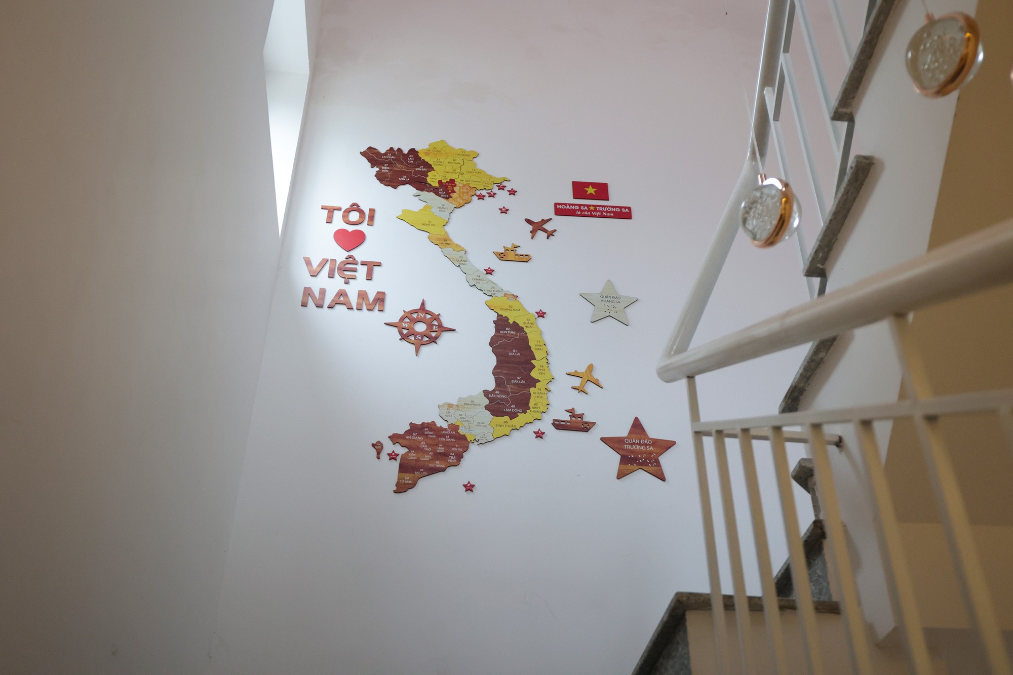 Hà Nội đang bước vào "mùa đẹp nhất": Nhiều quán cà phê rực sắc đỏ tự hào, ai ai cũng háo hức chụp ảnh kỷ niệm trước thềm 2/9- Ảnh 21.