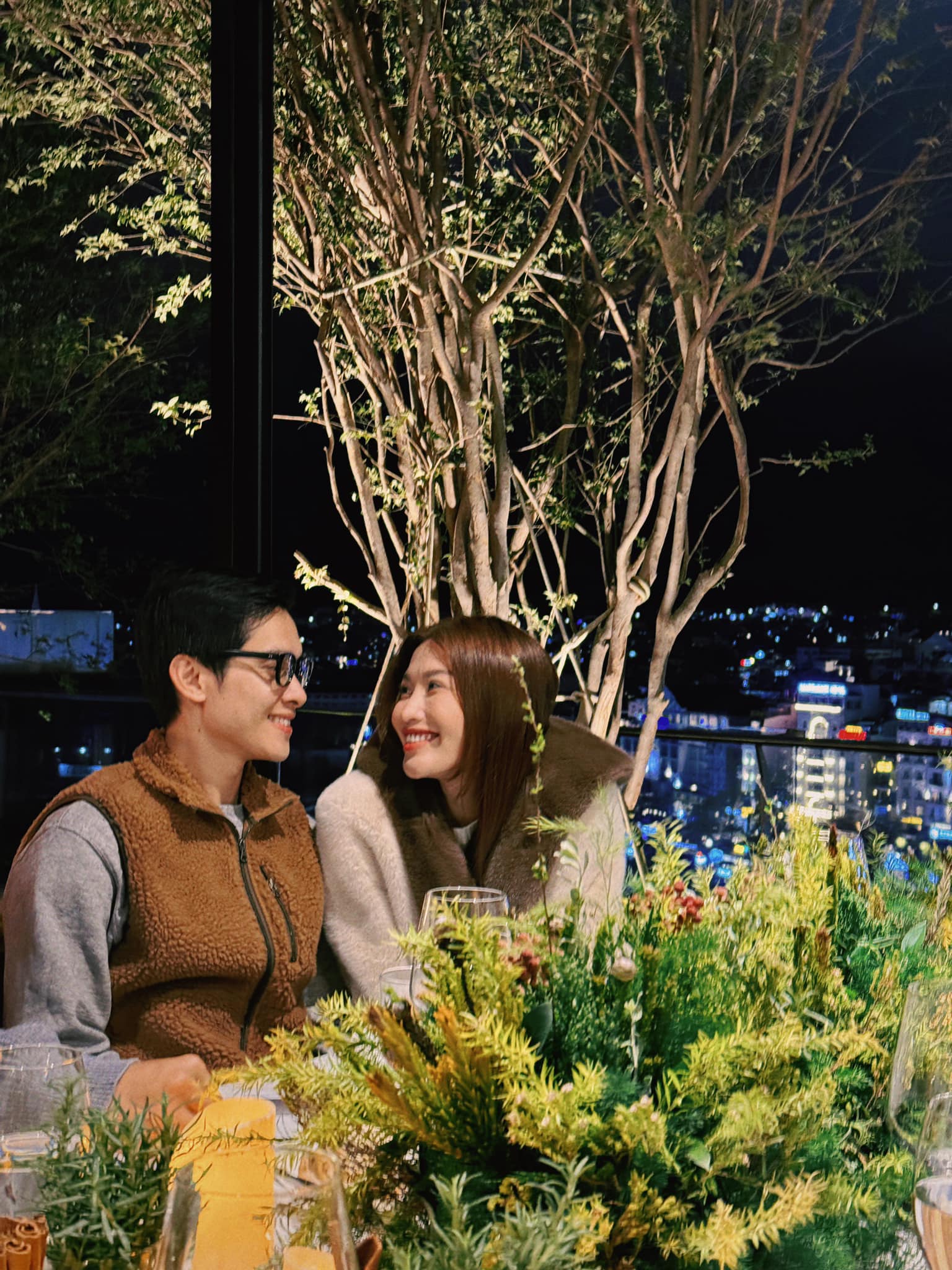 Chồng sắp cưới của Á hậu Chế Nguyễn Quỳnh Châu: Doanh nhân kín tiếng, visual và gia thế 