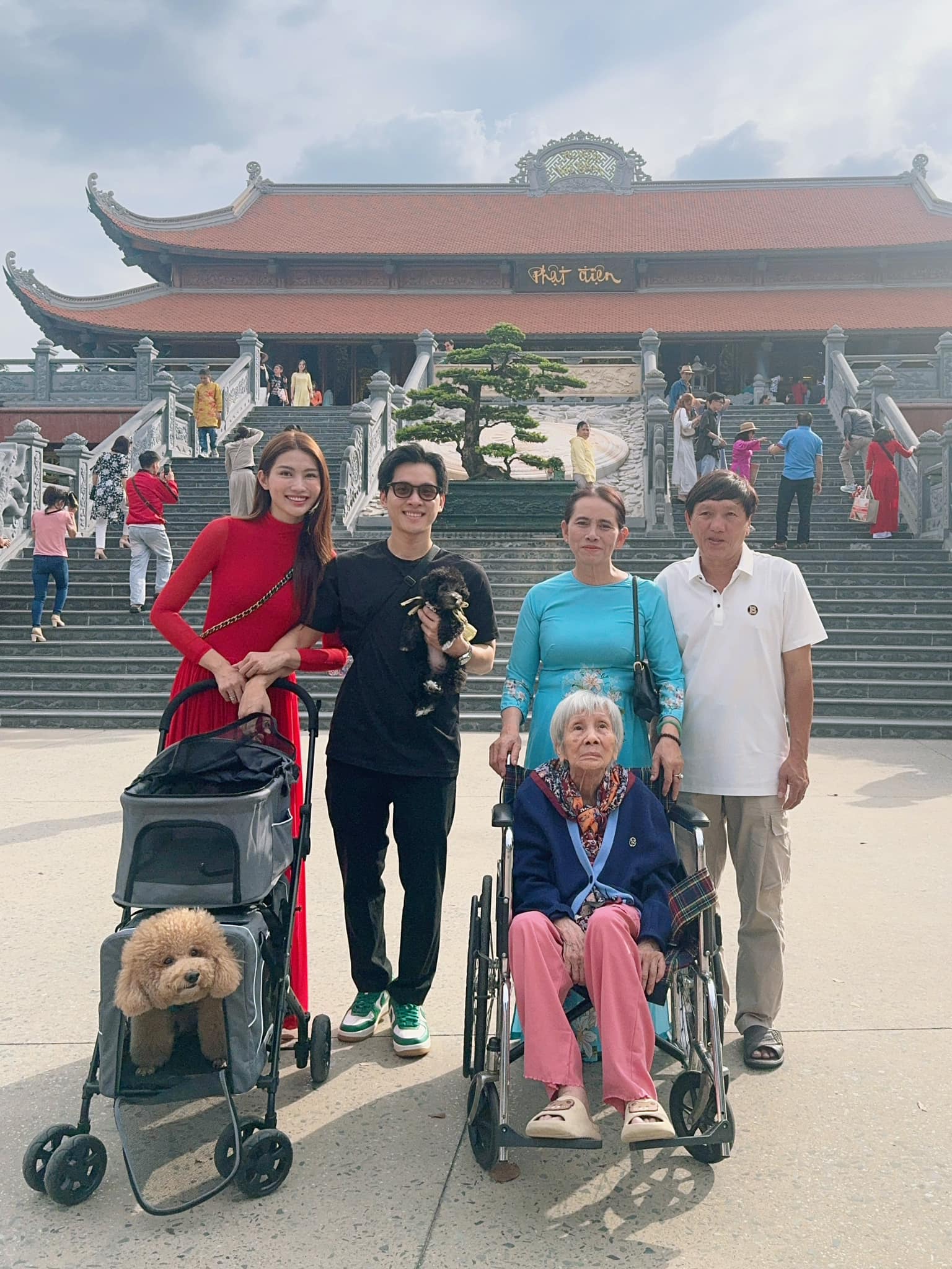 Chồng sắp cưới của Á hậu Chế Nguyễn Quỳnh Châu: Doanh nhân kín tiếng, visual và gia thế 