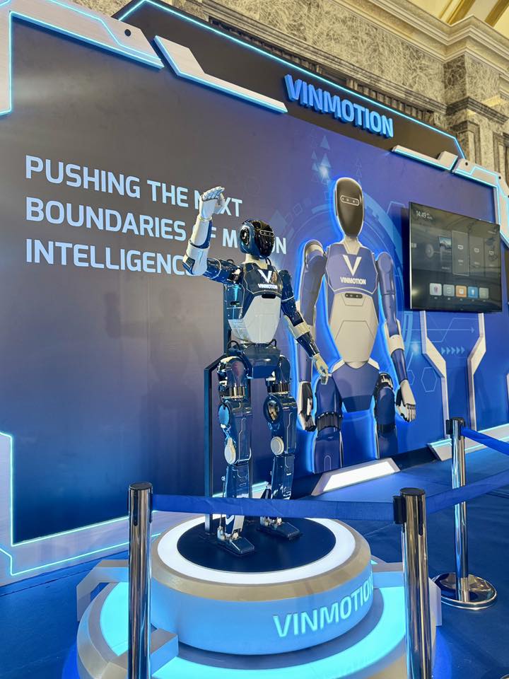 Robot hình người 'Made in Vietnam' của tỷ phú Phạm Nhật Vượng xuất hiện thực tế, nhảy chào mừng sinh nhật Tập đoàn Vingroup- Ảnh 3.
