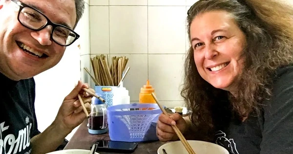 Khách Tây nhận xét: Việt Nam có món bún mà chỉ ăn 1 miếng thôi đã cảm thấy "như được khai sáng"- Ảnh 1.