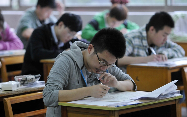 Nam sinh thi ĐH đủ sức đỗ trường top bỗng nhận tin trượt hết, chỉ vào được cao đẳng: Cảnh sát chưa điều tra, 1 nhân vật bất ngờ đầu thú- Ảnh 1.