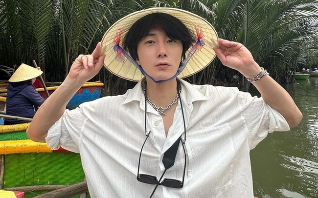 Nam diễn viên đang gây sốt màn ảnh Việt có ông nội và bố đều là Giám đốc, mẹ là Viện trưởng, học hành thì xịn sò cỡ này đây!- Ảnh 1.