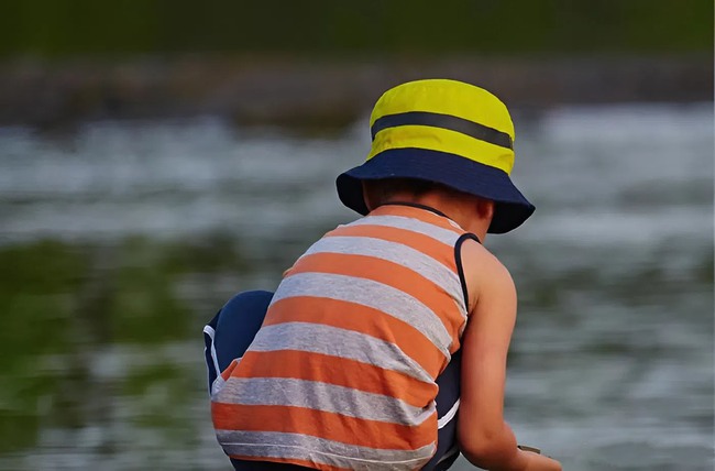 Được nuôi dạy bởi 3 kiểu mẹ này, con trai càng lớn càng nhút nhát, sống đùn đẩy và không dám quyết định việc gì!- Ảnh 1.