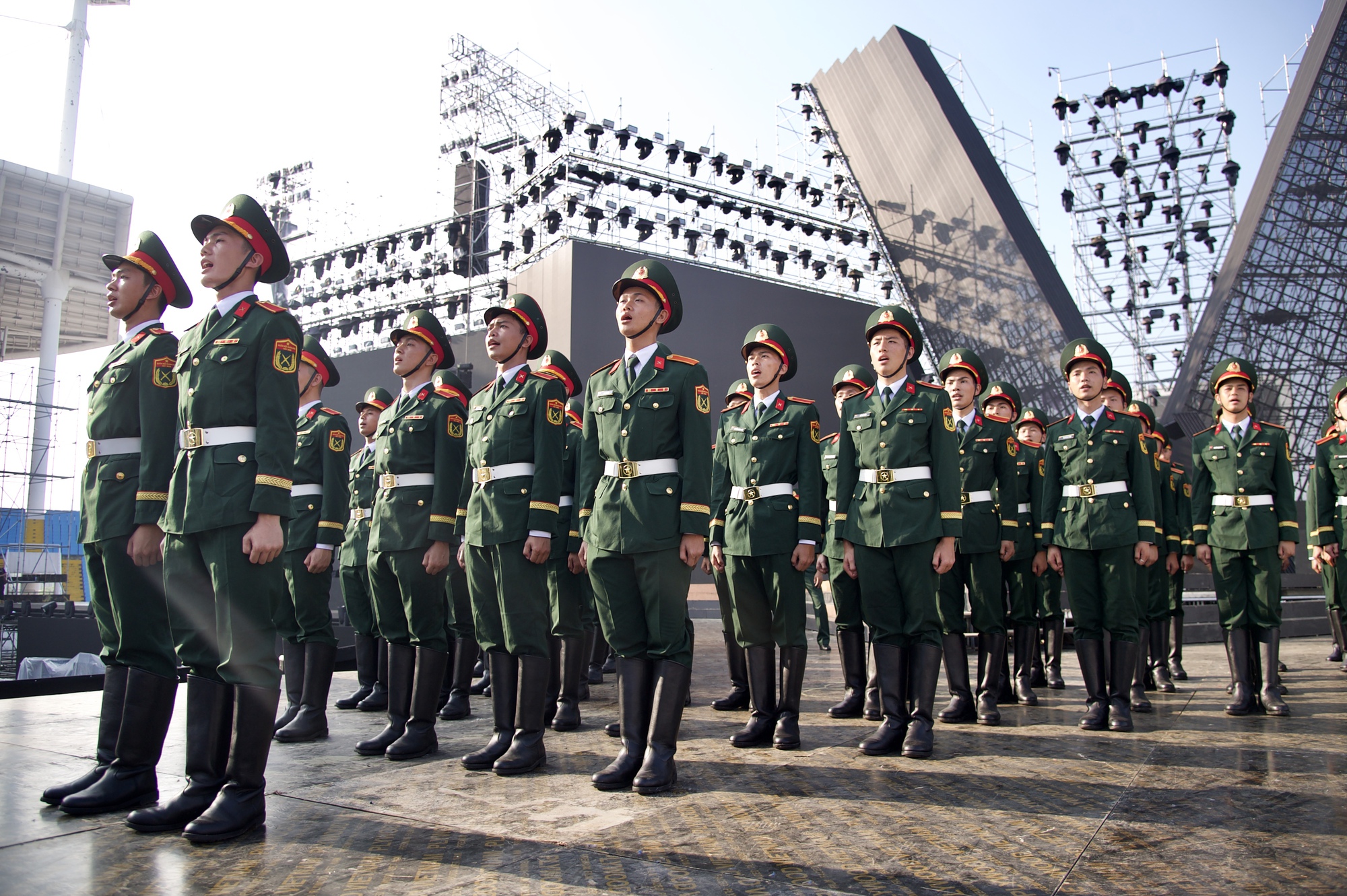 Tuyệt đối điện ảnh: Đội hình từng duyệt binh tại Matxcơva luyện tập cho concert Quốc gia tại Mỹ Đình- Ảnh 4.