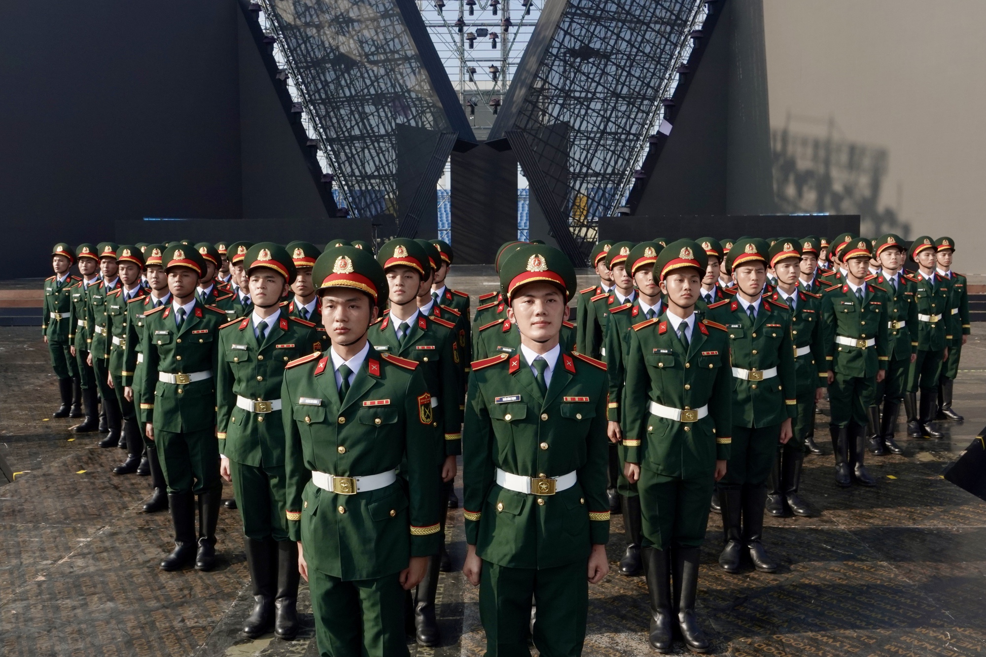 Tuyệt đối điện ảnh: Đội hình từng duyệt binh tại Matxcơva luyện tập cho concert Quốc gia tại Mỹ Đình- Ảnh 2.