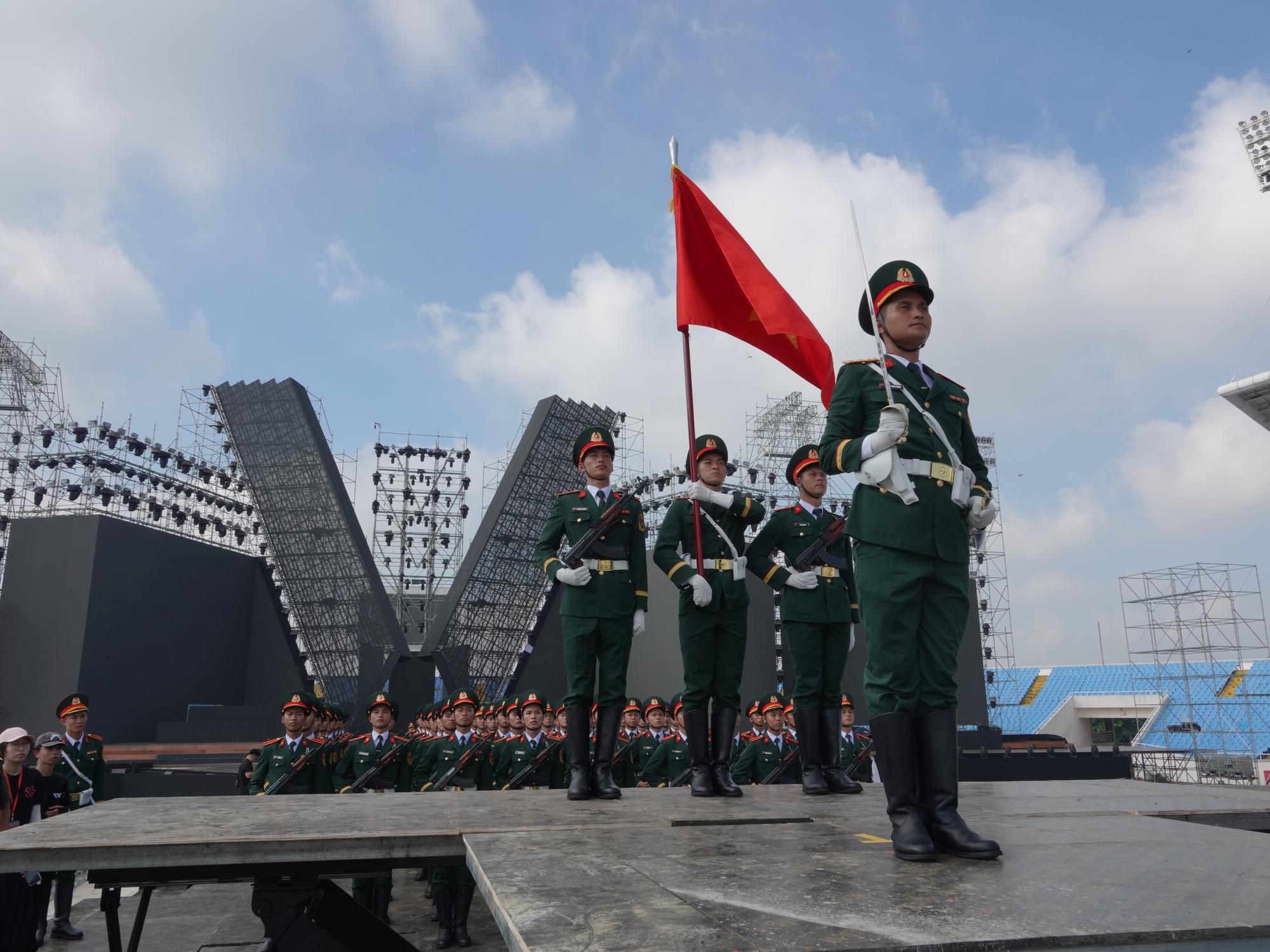 Tuyệt đối điện ảnh: Đội hình từng duyệt binh tại Matxcơva luyện tập cho concert Quốc gia tại Mỹ Đình- Ảnh 5.