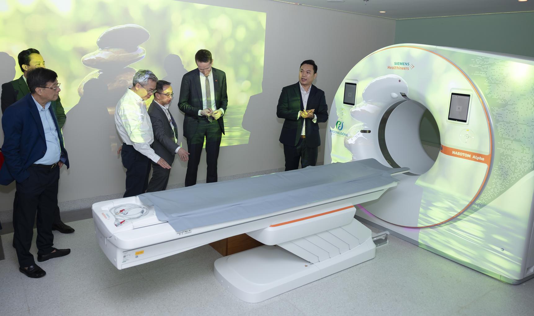 Ra mắt siêu máy CT đếm photon: Đột phá trong tầm soát đột quỵ- Ảnh 1.