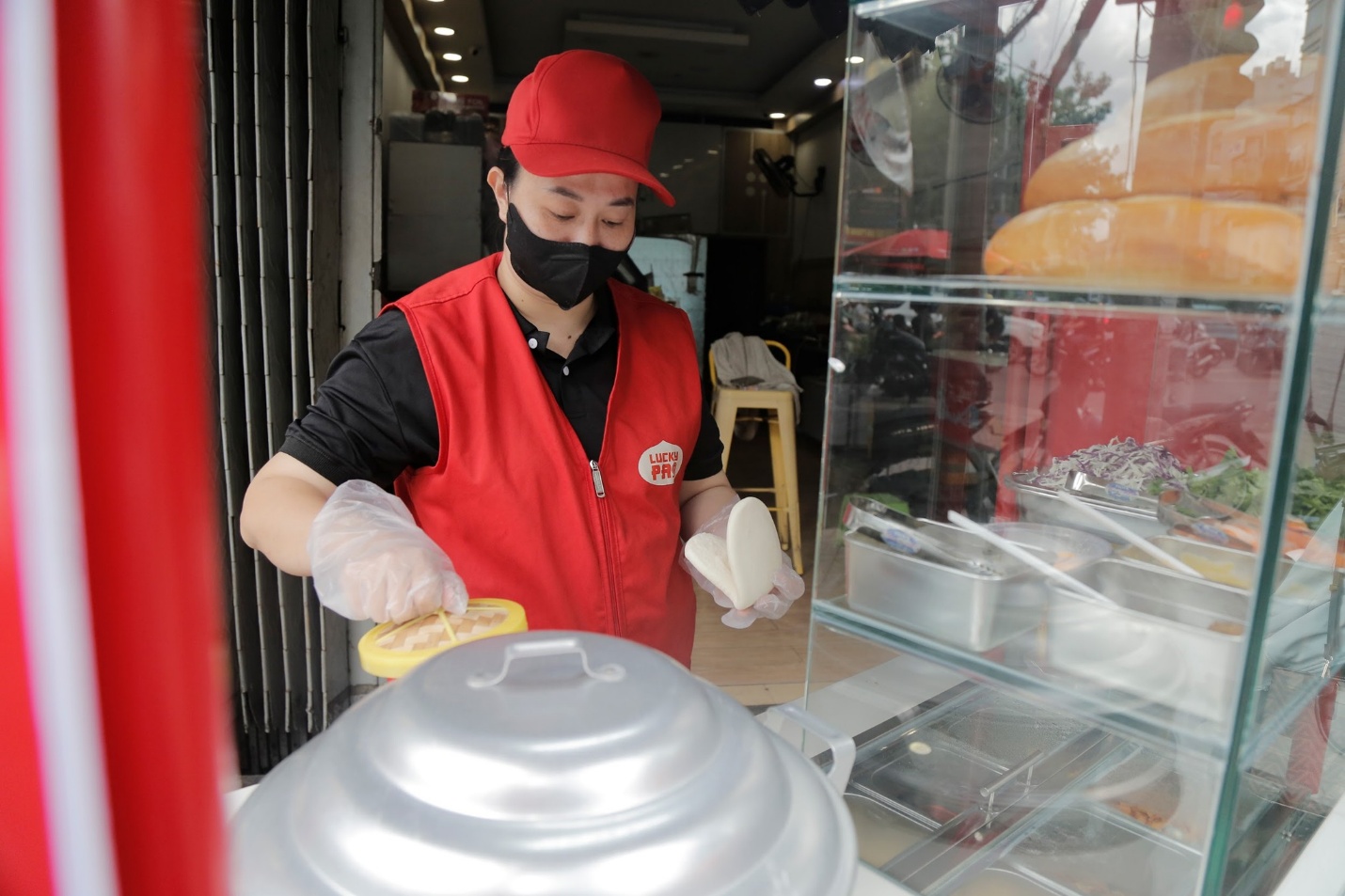 Khởi nghiệp với bánh mì, xôi: Mô hình Lucky Pao thu hút người đầu tư nhỏ- Ảnh 3. Khởi nghiệp với bánh mì, xôi: Mô hình Lucky Pao thu hút người đầu tư nhỏ- Ảnh 3.
