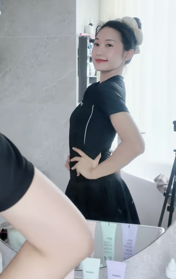 Vợ Đoàn Văn Hậu tung ảnh bikini nóng bỏng, khoe vóc dáng 