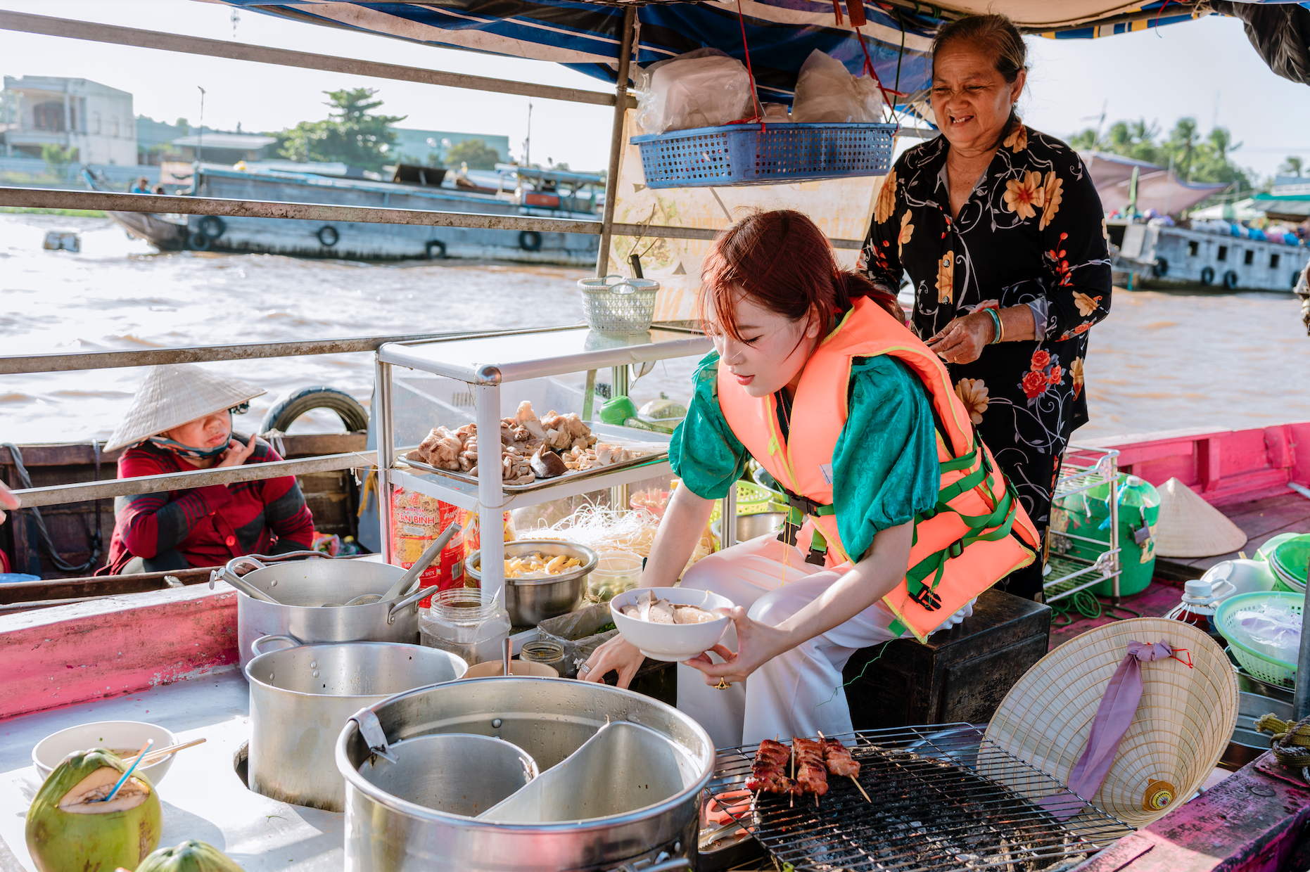 Từ cô bán hủ tiếu 40 năm trên chợ nổi Cái Răng: Bức tranh sống động về những người mưu sinh giữa sông nước- Ảnh 2.