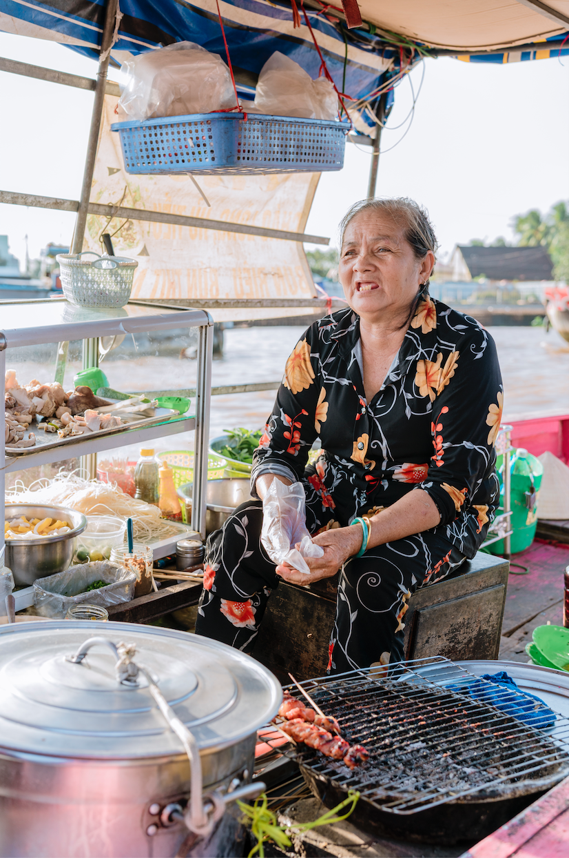 Từ cô bán hủ tiếu 40 năm trên chợ nổi Cái Răng: Bức tranh sống động về những người mưu sinh giữa sông nước- Ảnh 3.