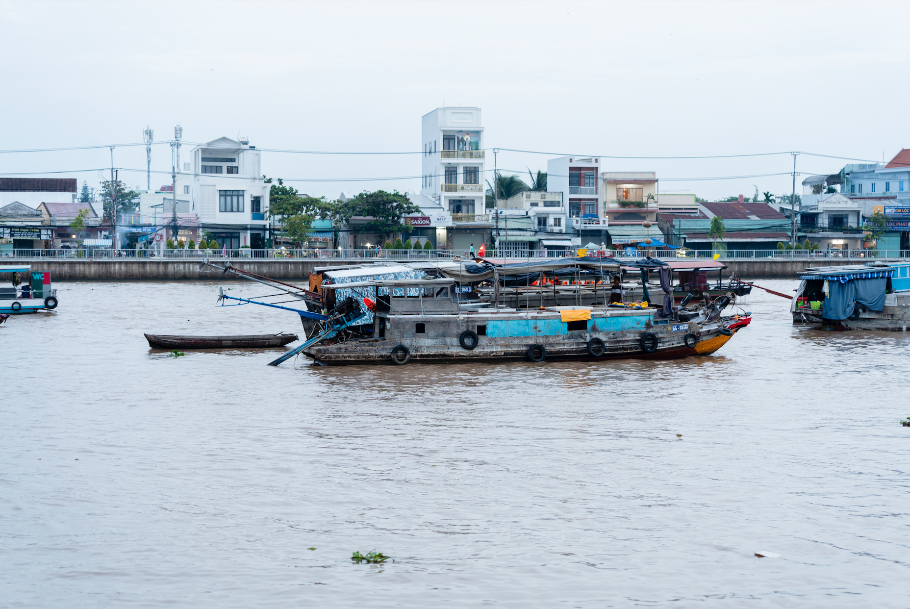 Từ cô bán hủ tiếu 40 năm trên chợ nổi Cái Răng: Bức tranh sống động về những người mưu sinh giữa sông nước- Ảnh 4.