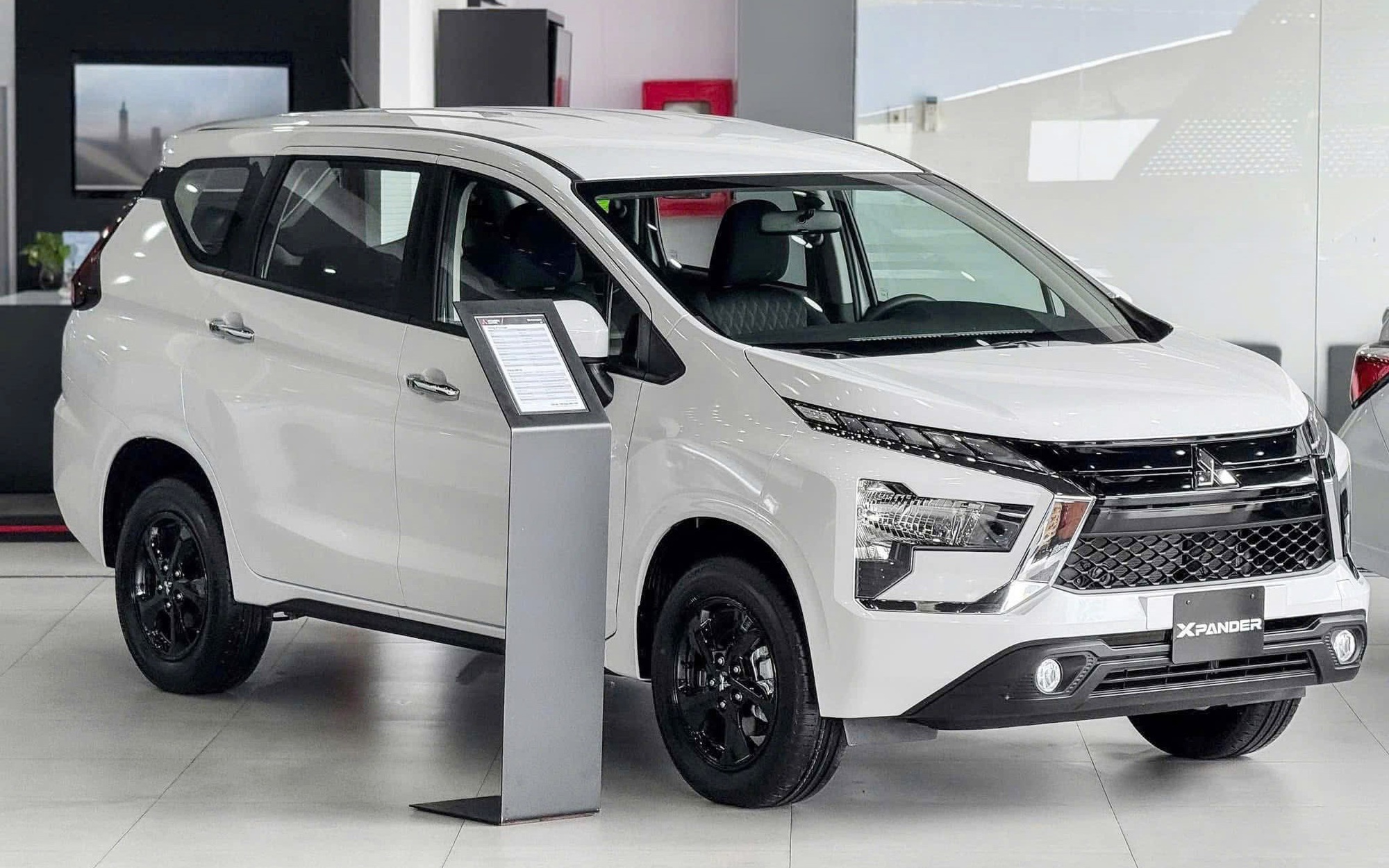 Mitsubishi Xforce rẻ kỷ lục sau khi áp khuyến mãi này: ‘Trừ sạch’ còn từ 539 triệu đồng, tạo áp lực lớn cho Yaris Cross, Creta- Ảnh 2.