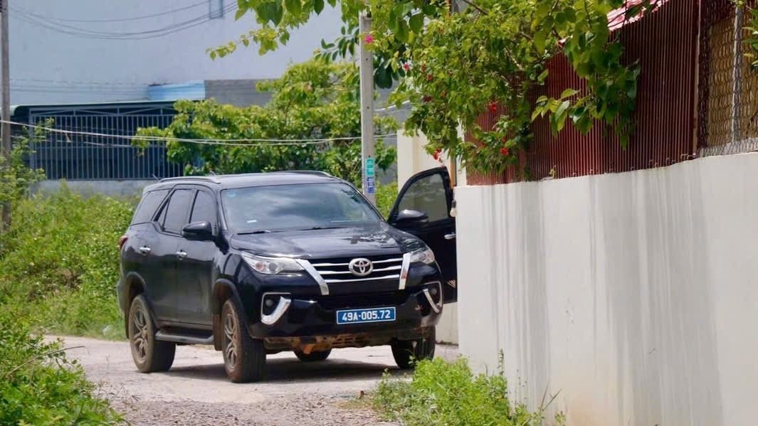 Một công ty làm dịch vụ mua bán nợ bất ngờ bị công an khám xét- Ảnh 1.