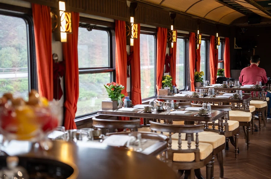 Có gì ở đoàn tàu hạng sang đi dọc Việt Nam, giá vé tới 220 triệu đồng/người: tổng hành trình 8 ngày 7 đêm xuyên Việt, dịch vụ sang xịn như khách sạn 5 sao- Ảnh 6.