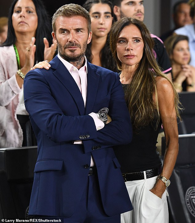 Bên trong lễ làm mới lời thề hôn nhân của vợ chồng con cả Beckham: Tiệc xa hoa 200 khách, nhà nội không được mời!- Ảnh 2. Bên trong lễ làm mới lời thề hôn nhân của vợ chồng con cả Beckham: Tiệc xa hoa 200 khách, nhà nội không được mời!- Ảnh 2.