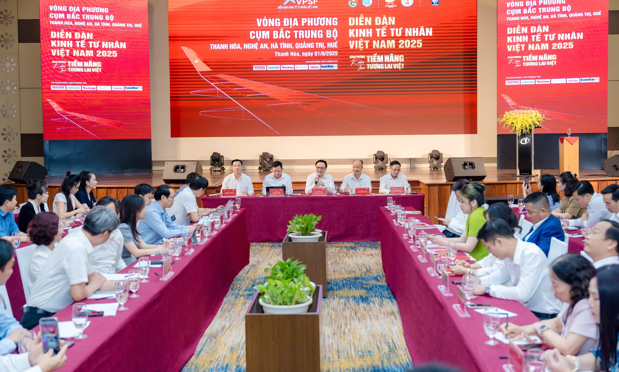 Hàng trăm kiến nghị từ doanh nghiệp tại vòng địa phương Diễn đàn Kinh tế tư nhân 2025: Nhiều vấn đề được xử lý ngay- Ảnh 1. Hàng trăm kiến nghị từ doanh nghiệp tại vòng địa phương Diễn đàn Kinh tế tư nhân 2025: Nhiều vấn đề được xử lý ngay- Ảnh 1.