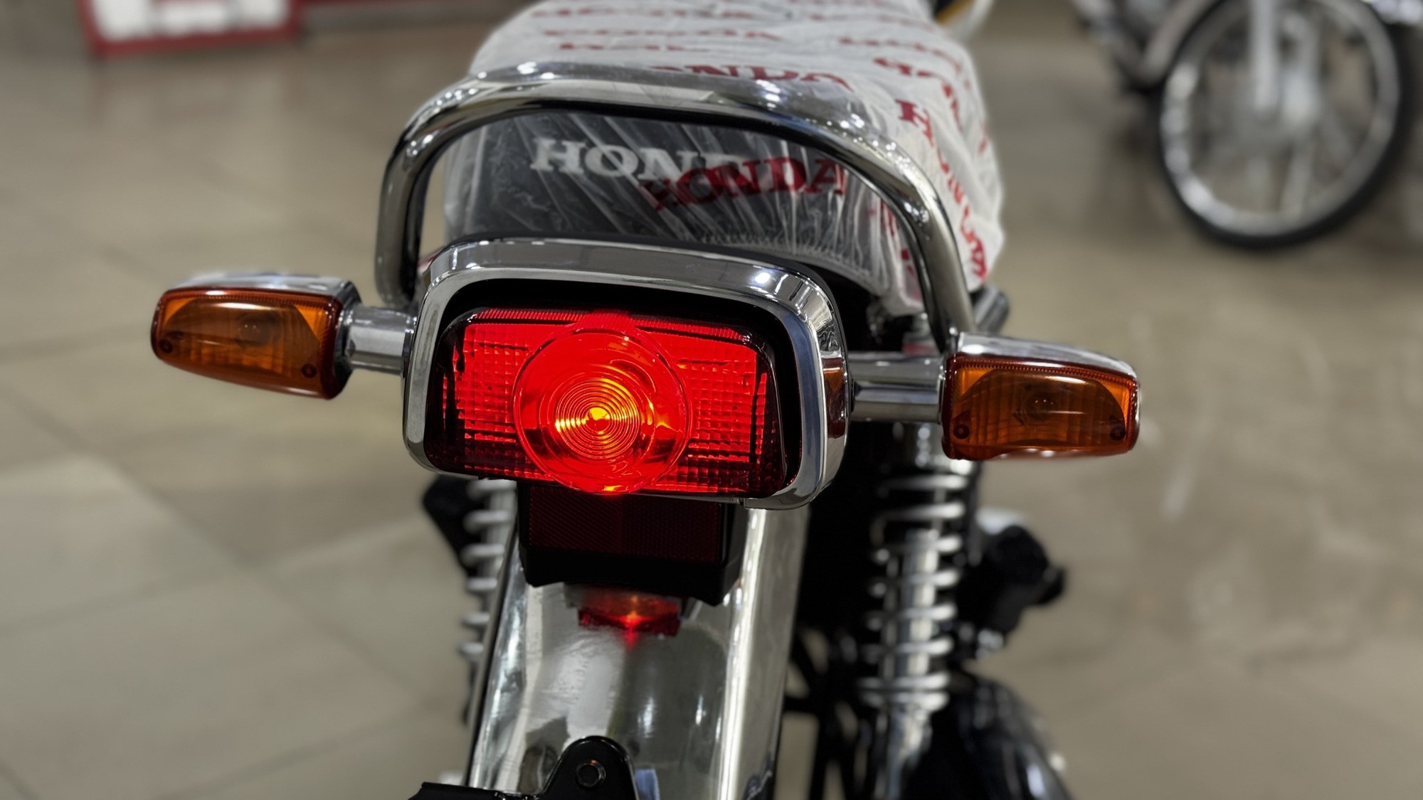 Đại lý báo sắp mang về Việt Nam mẫu xe Honda mới: Đẹp lạ, đầy bình đi hơn 400km, giá quy đổi hơn 40 triệu- Ảnh 5. Đại lý báo sắp mang về Việt Nam mẫu xe Honda mới: Đẹp lạ, đầy bình đi hơn 400km, giá quy đổi hơn 40 triệu- Ảnh 5.