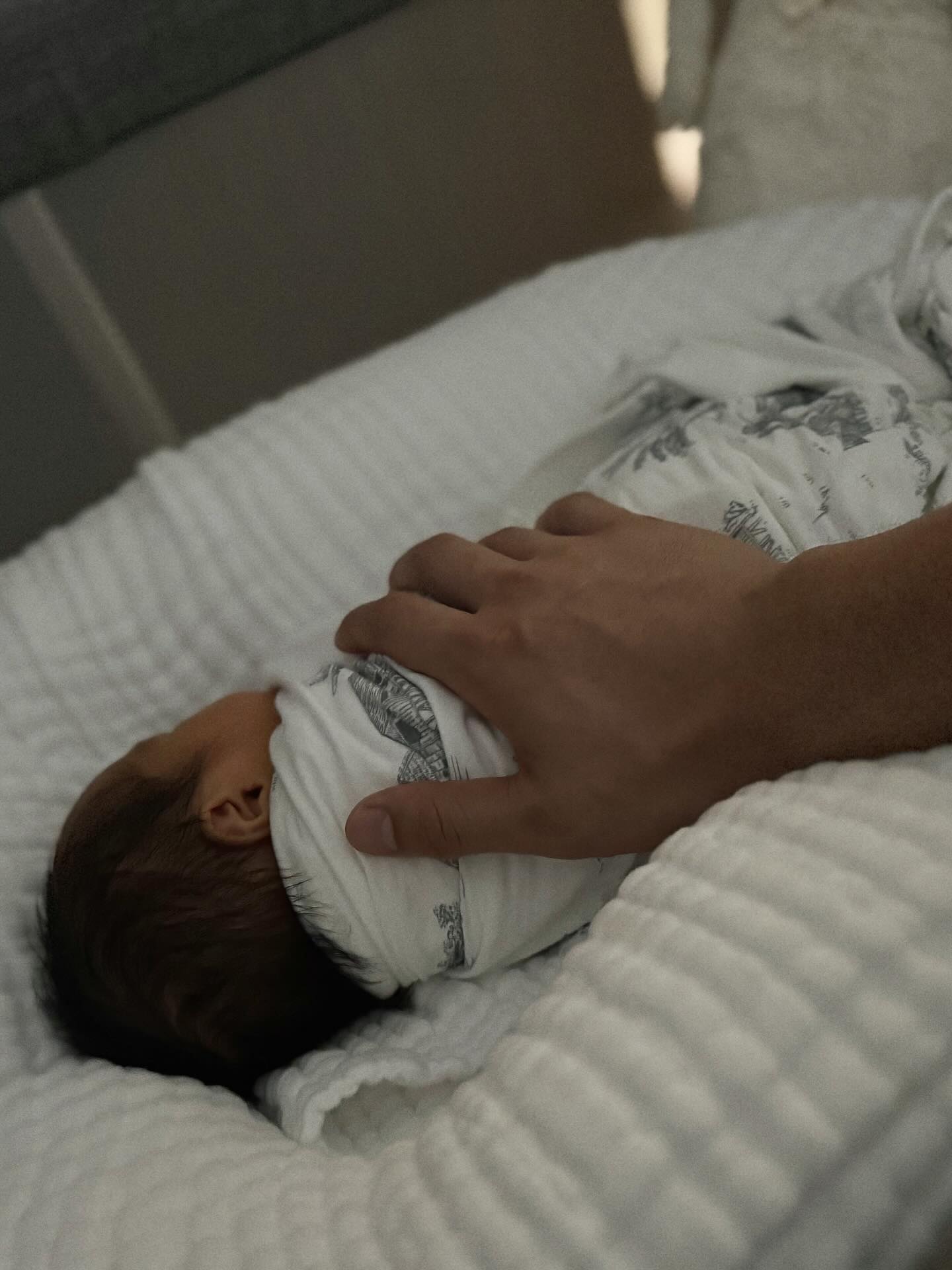 Huy Trần tung trọn khoảnh khắc Ngô Thanh Vân sinh con đầu lòng nhưng soi kỹ thấy chi tiết là lạ!- Ảnh 5.