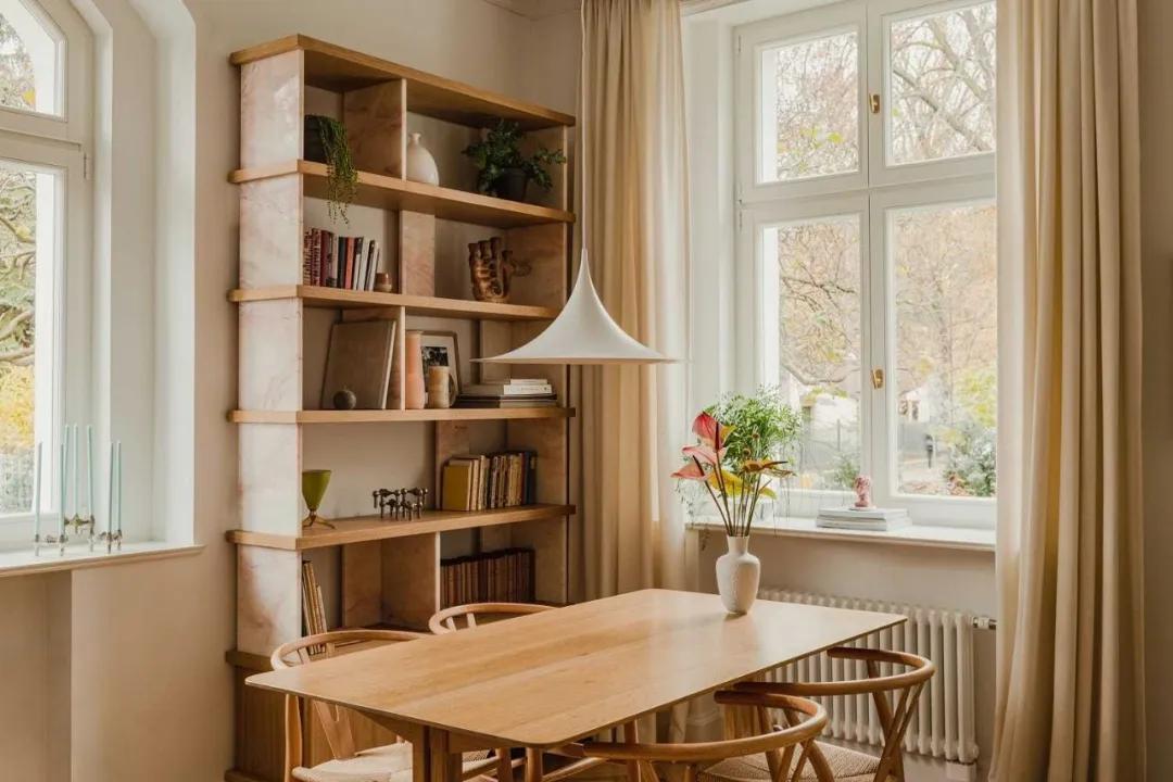 Ở sang mà vẫn giữ được vượng khí: Bên trong căn hộ 70m2 của cặp luật sư - diễn viên khiến hội yêu nhà trầm trồ- Ảnh 3.