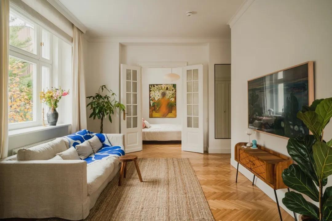 Ở sang mà vẫn giữ được vượng khí: Bên trong căn hộ 70m2 của cặp luật sư - diễn viên khiến hội yêu nhà trầm trồ- Ảnh 2.