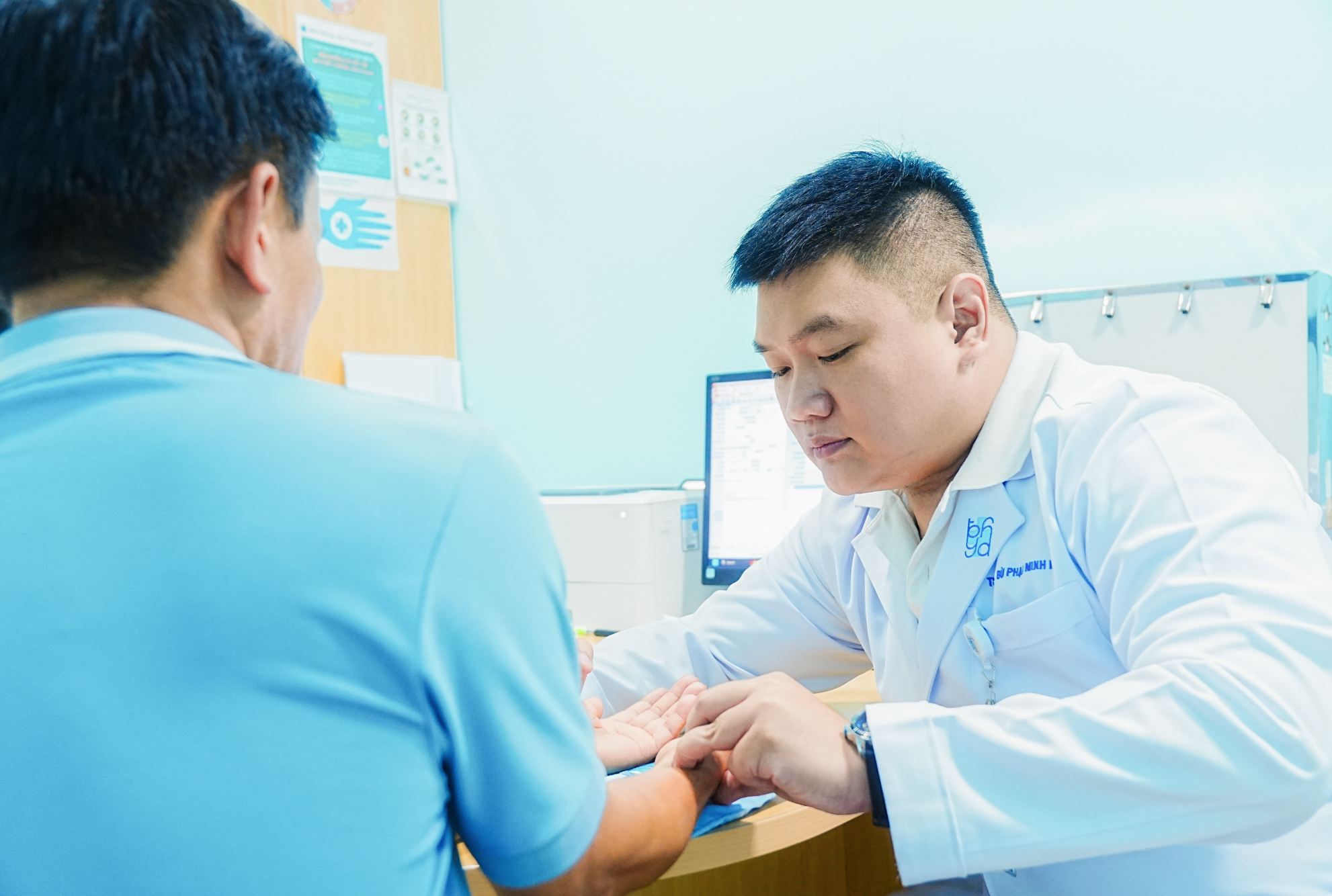 3 sai lầm khi tập thể dục mùa nắng nóng có thể khiến trái tim "lâm nguy": Người trẻ, khỏe cũng cần lưu ý- Ảnh 1.