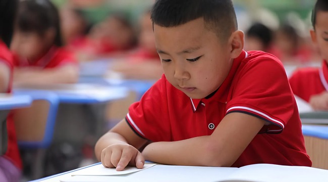 Nhà kinh tế học đạt giải Nobel chỉ ra: Cha mẹ đầu tư kỹ năng cho con là sớm sinh lời nhất!- Ảnh 1.