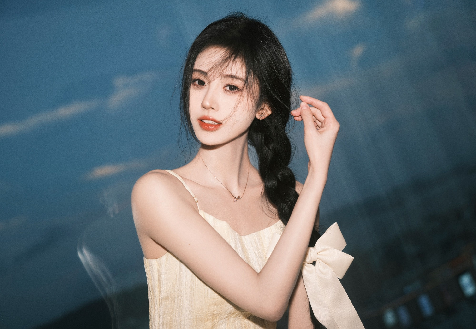 "Mỹ nữ 4000 năm có 1" da trắng mịn như sữa nhờ chăm uống 1 loại nước chống nắng giàu chất chống oxy hóa, chợ Việt bán rẻ bèo- Ảnh 1.