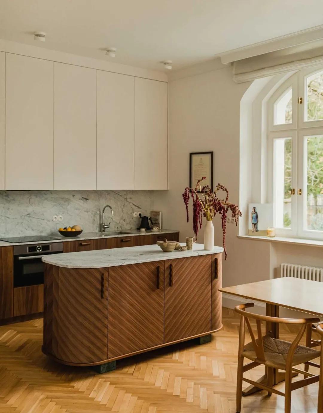 Ở sang mà vẫn giữ được vượng khí: Bên trong căn hộ 70m2 của cặp luật sư - diễn viên khiến hội yêu nhà trầm trồ- Ảnh 5.