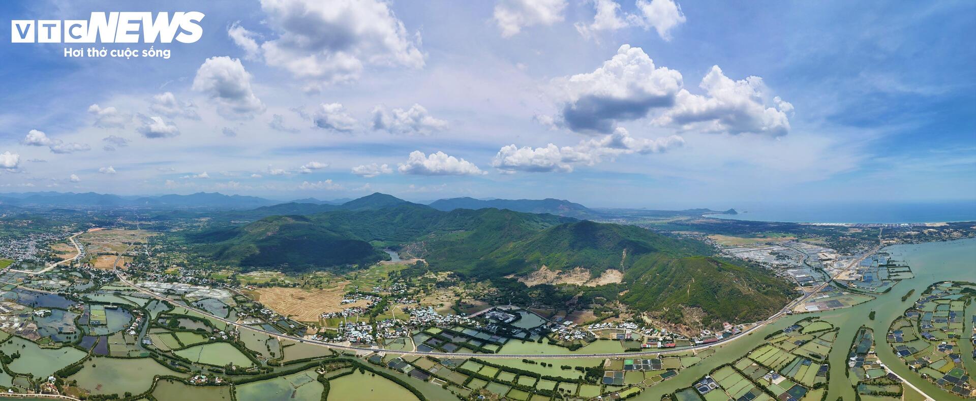 Ngắm tuyến đường 800 tỷ, ‘mạch máu giao thông’ trọng điểm của Gia Lai- Ảnh 12. Ngắm tuyến đường 800 tỷ, ‘mạch máu giao thông’ trọng điểm của Gia Lai- Ảnh 12.
