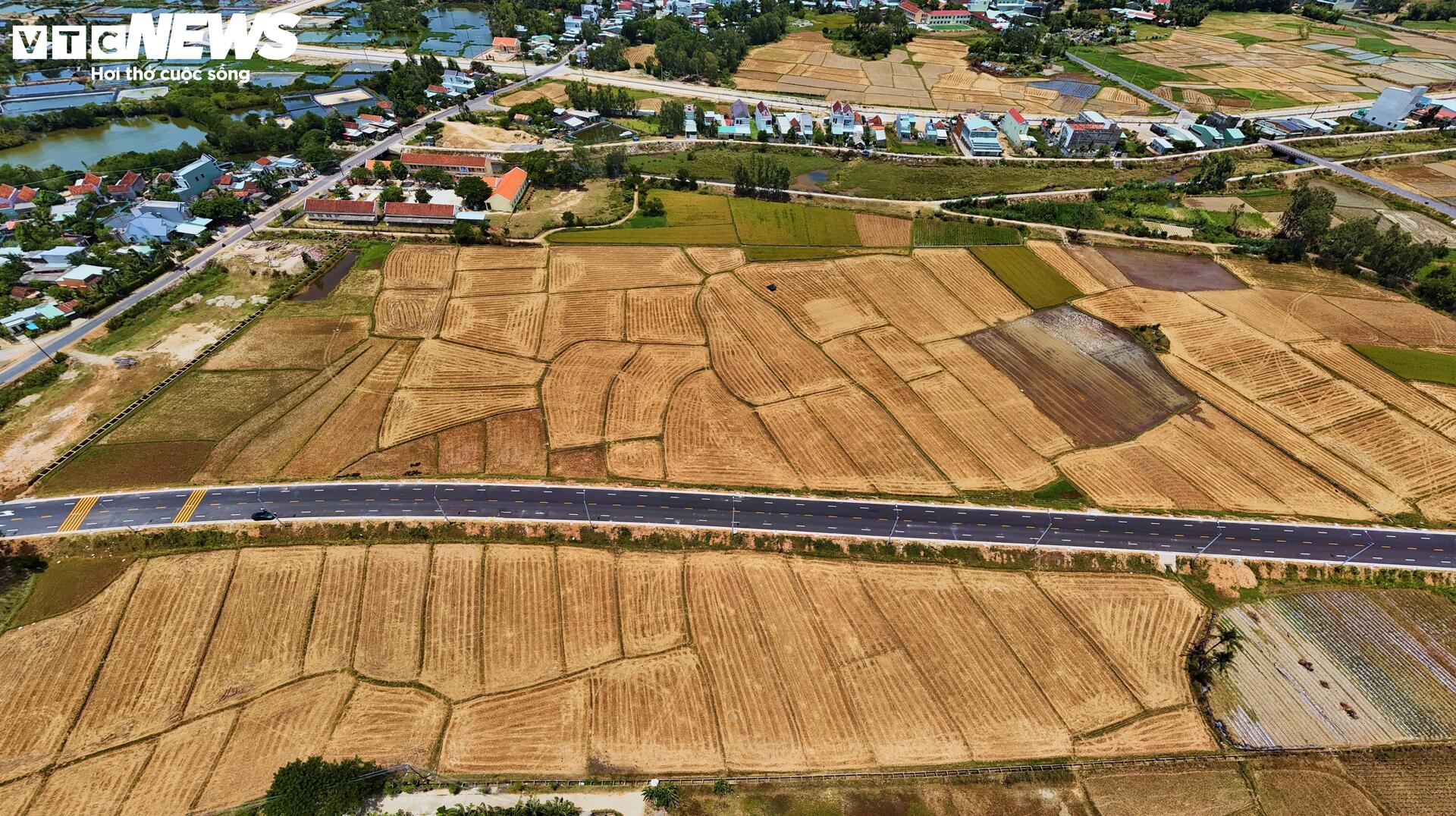 Ngắm tuyến đường 800 tỷ, ‘mạch máu giao thông’ trọng điểm của Gia Lai- Ảnh 9. Ngắm tuyến đường 800 tỷ, ‘mạch máu giao thông’ trọng điểm của Gia Lai- Ảnh 9.