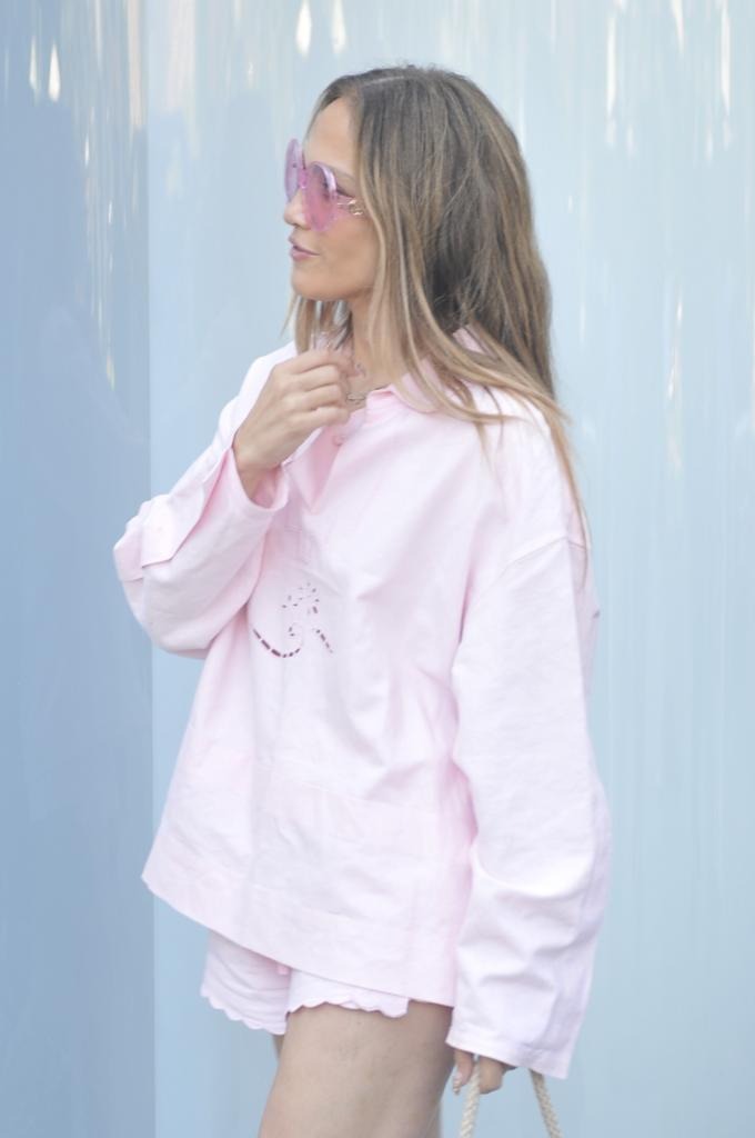 Sốc trước cảnh Jennifer Lopez bị 1 cửa hàng đuổi cổ, nhưng phản ứng sau đó mới gọi là “đỉnh của đỉnh”!- Ảnh 1.