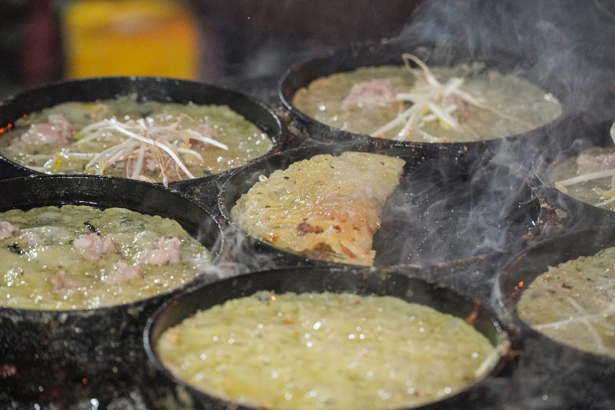 Xe bán bánh xèo của người cha đơn thân nuôi 2 con tự kỷ- Ảnh 4.