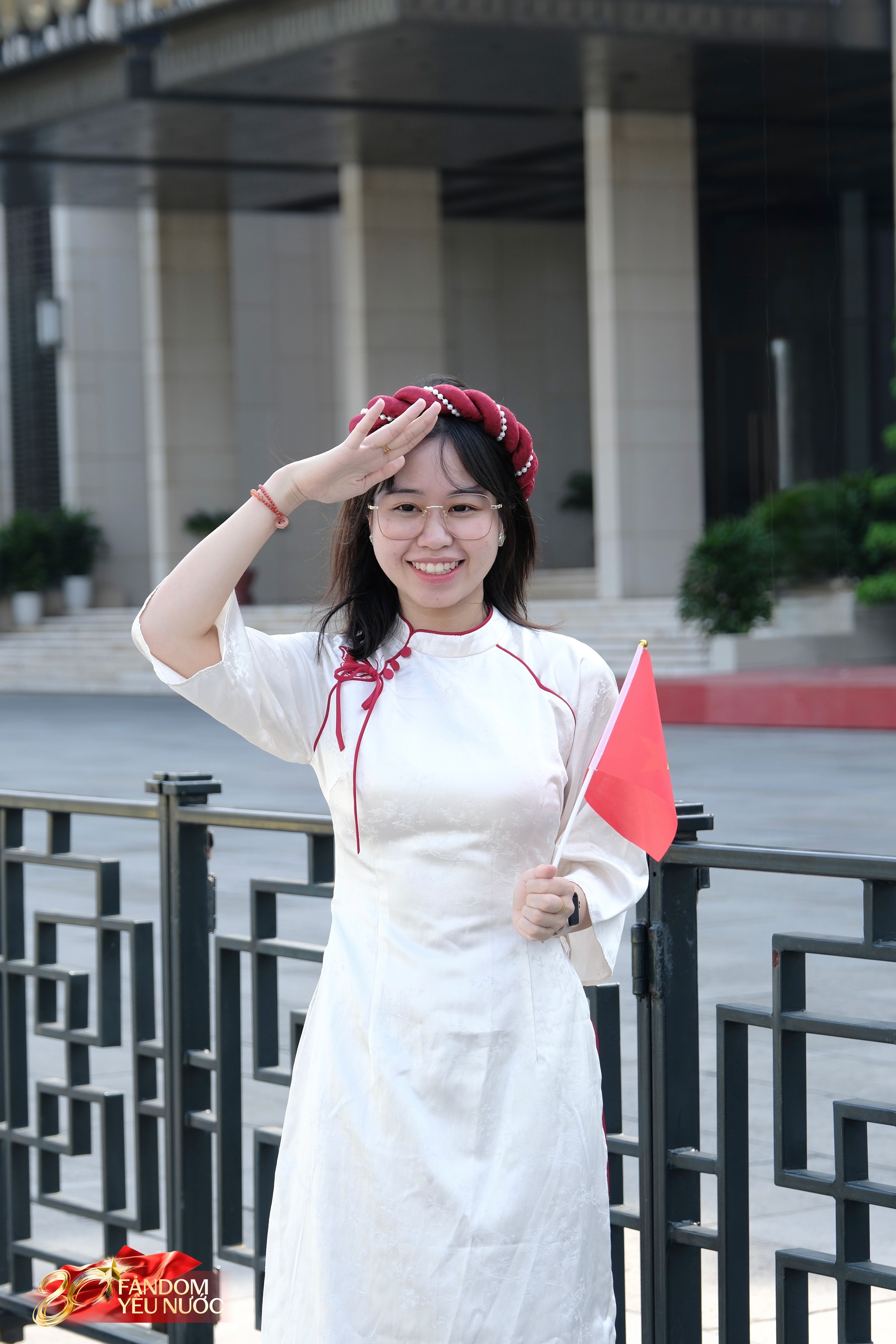 Hội nàng thơ makeup lúc 3h sáng, 6h ra Lăng Bác thì đã thấy kín người: Hé lộ chi phí bộ ảnh- Ảnh 10.