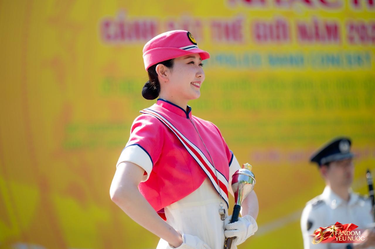 Cận cảnh visual toả sáng của các nữ chiến sĩ quân nhạc trên phố đi bộ hồ Gươm: Những nụ cười "đốn tim"- Ảnh 6.