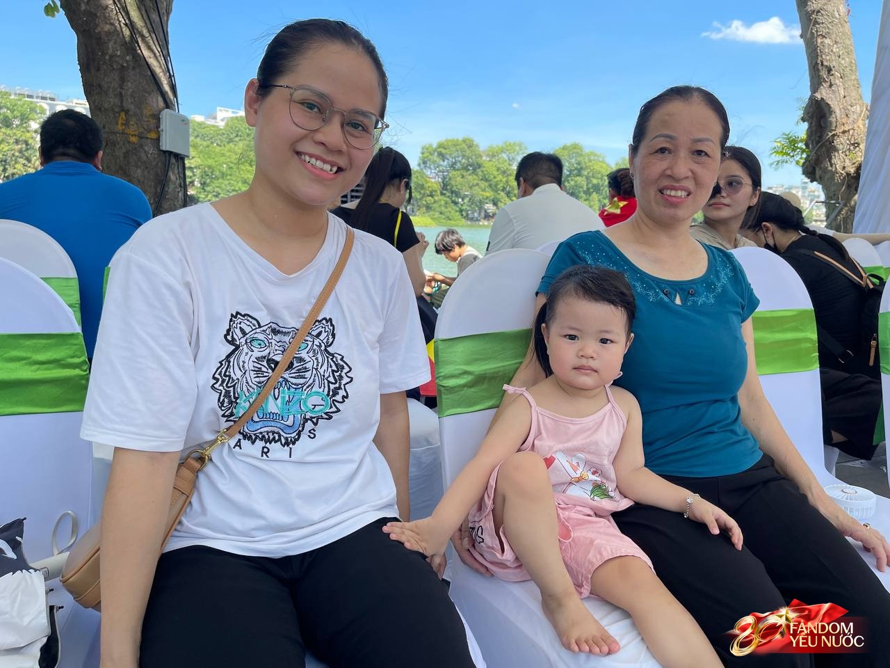 Sáng Hà Nội hào hùng với màn diễu hành quanh hồ Hoàn Kiếm, người dân nô nức "đội nắng" đi xem- Ảnh 18.