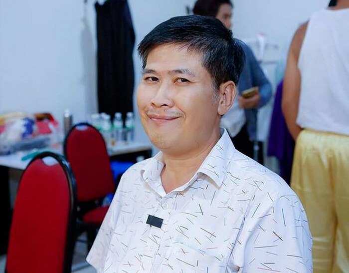 Nam đạo diễn từng kiếm 13 tỷ/ tháng giờ xuất hiện với ngoại hình khác lạ, gầy gò sau đột quỵ- Ảnh 4. Nam đạo diễn từng kiếm 13 tỷ/ tháng giờ xuất hiện với ngoại hình khác lạ, gầy gò sau đột quỵ- Ảnh 4.