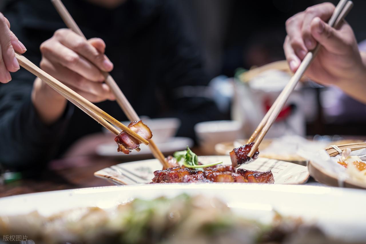 Tuổi thọ của một người có thể được xác định bởi ăn uống: Những người có tuổi thọ cao sẽ có 5 thói quen sau!- Ảnh 1. Tuổi thọ của một người có thể được xác định bởi ăn uống: Những người có tuổi thọ cao sẽ có 5 thói quen sau!- Ảnh 1.