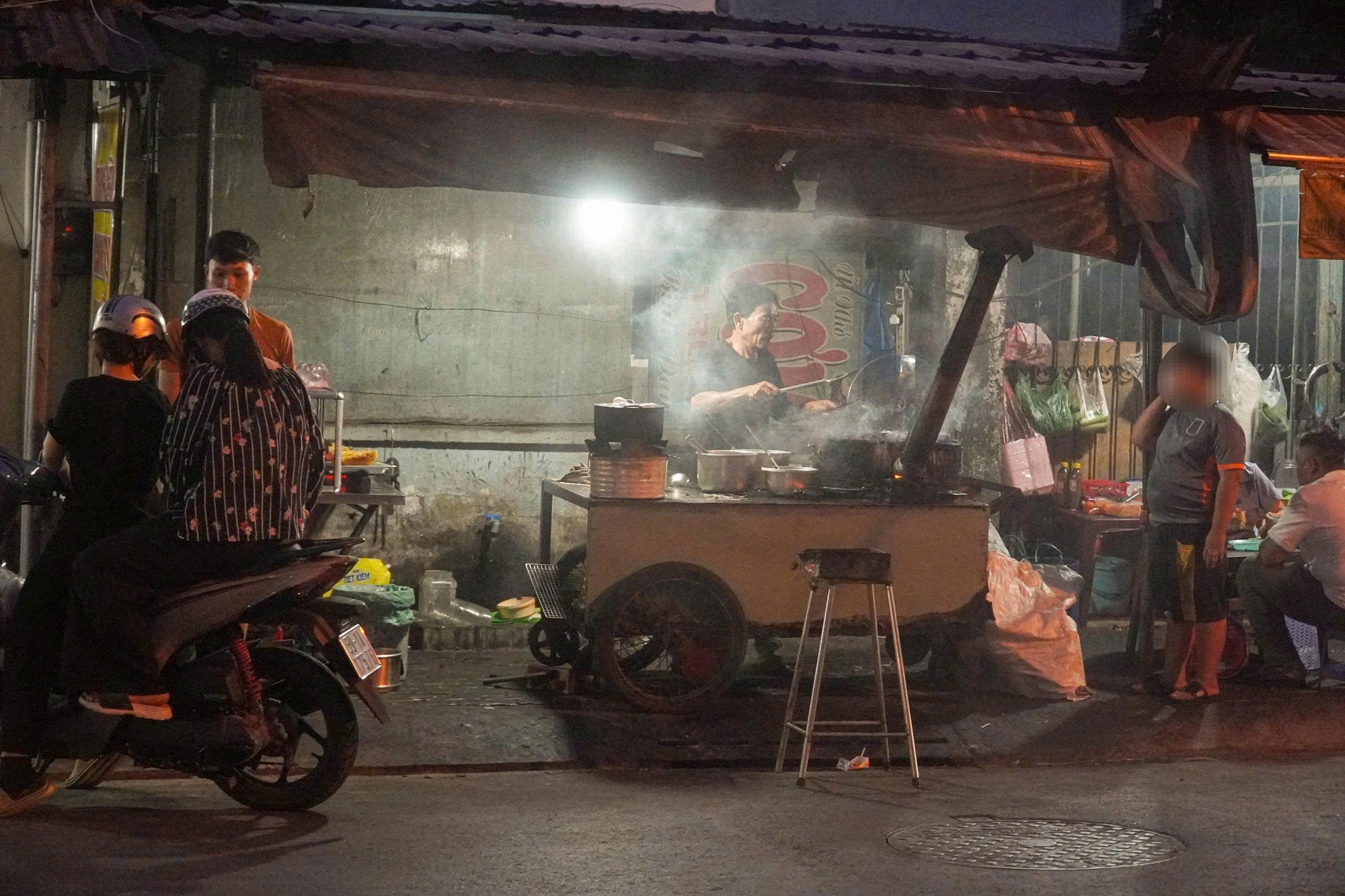 Xe bán bánh xèo của người cha đơn thân nuôi 2 con tự kỷ- Ảnh 5.