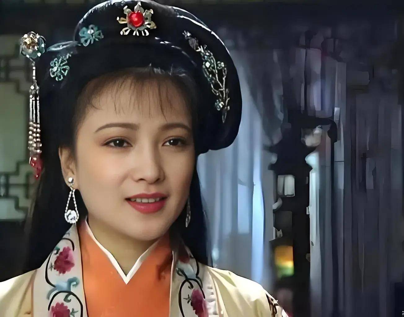 Diễn viên duy nhất góp mặt trong cả 4 bộ phim chuyển thể từ Tứ đại danh tác hóa ra là "con nhà người ta" học vấn đáng nể!- Ảnh 5.