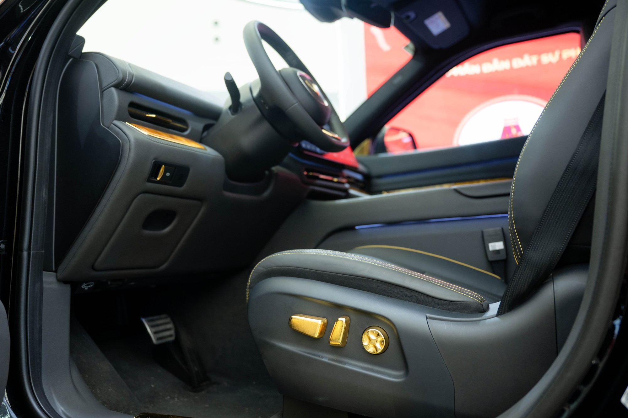 Cận cảnh “chuyên cơ mặt đất” Lạc Hồng 900 LX dành riêng để đưa đón nguyên thủ quốc tế- Ảnh 6.